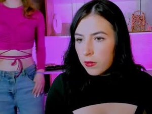 Screenshot from flora_lee webcams