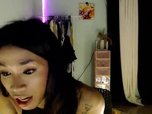 Screenshot from foxxygirly_ webcams