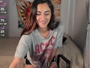 Screenshot from gabee7_ webcams