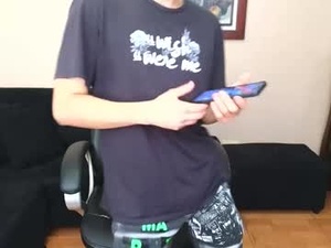 Screenshot from gamercum33 webcams