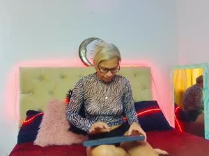 Screenshot from geminis_milf webcams