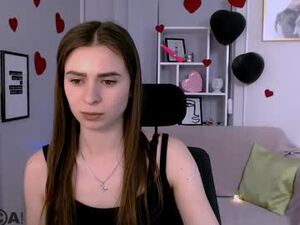 Screenshot from gira_meow webcams