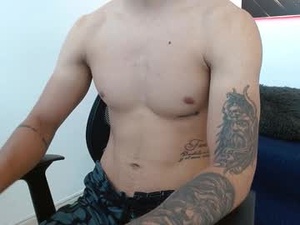 Screenshot from goldendesirex_ webcams