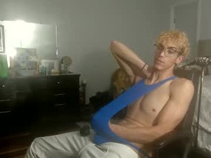 Screenshot from goldenmodel21 webcams