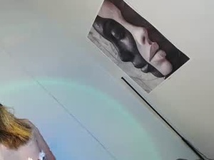 Screenshot from goldensiren28 webcams