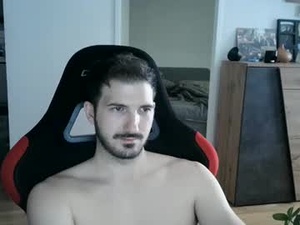 Screenshot from goldnic_10 webcams