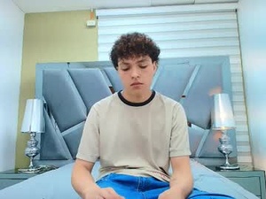 Screenshot from gomezz_07 webcams