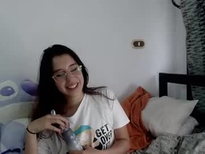 Screenshot from good_vibes4 webcams