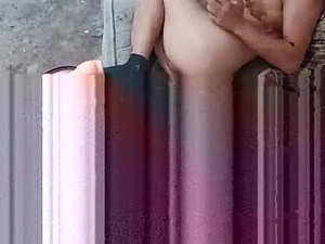 Screenshot from green741619 webcams