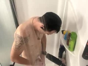 Screenshot from greenweiner69 webcams