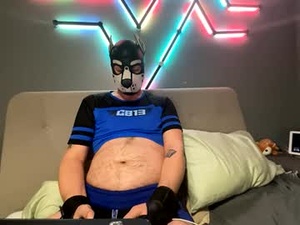 Screenshot from growingcub94 webcams