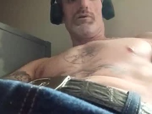 Screenshot from h333th3nz webcams