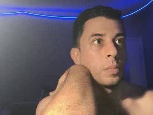 Screenshot from habibihoops01 webcams