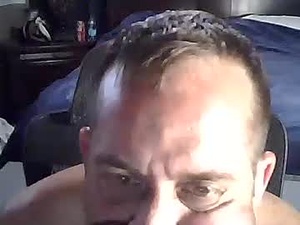 Screenshot from handsomelyhung4u2 webcams