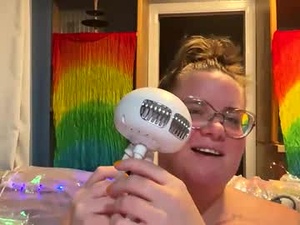 Screenshot from harlequincurve webcams
