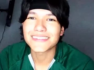 Screenshot from haru_boi webcams