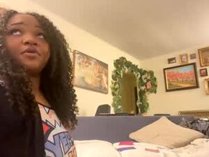 Screenshot from hazedhoney24 webcams