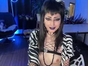 Screenshot from helena_umbra webcams
