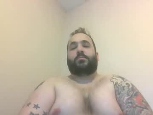 Screenshot from heyhoo111 webcams