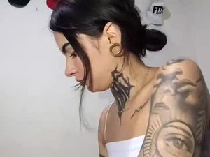 Screenshot from hinatablack webcams
