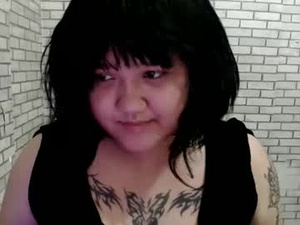 Screenshot from hoelybenee webcams