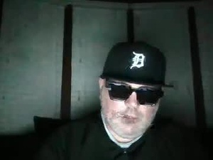 Screenshot from holden_minutz webcams