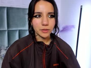 Screenshot from hollypeach_ webcams