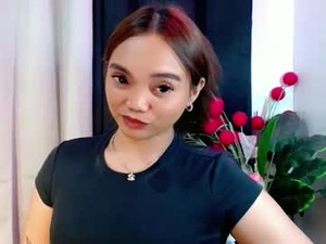 Screenshot from holy_shine webcams