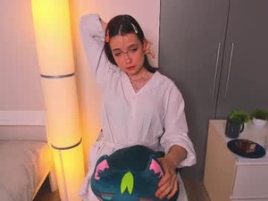 Screenshot from honeey_beee webcams