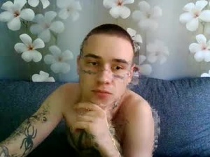 Screenshot from honey8erry webcams