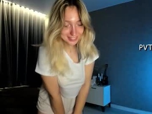 Screenshot from honey_honey_honey webcams