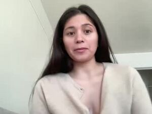 Screenshot from honey_laila webcams