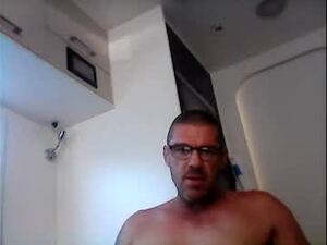 Screenshot from hooliganism1111 webcams