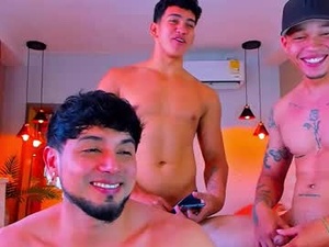 Screenshot from hotcrew_ webcams