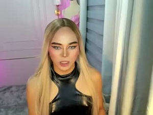 Screenshot from hugecock_bella webcams