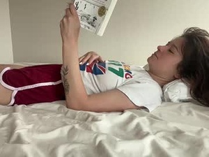Screenshot from i_love_olive webcams