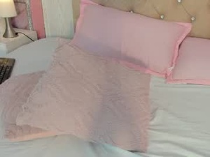 Screenshot from iam_thea webcams