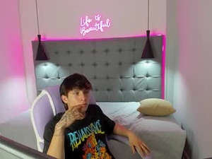 Screenshot from iancute_ webcams