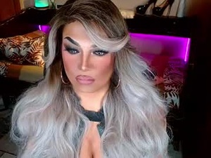 Screenshot from imurwildtruequeen webcams