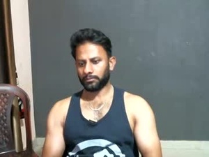 Screenshot from indiandesiguys2023 webcams