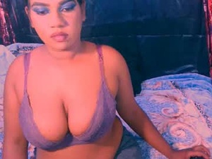 Screenshot from indianlily69 webcams