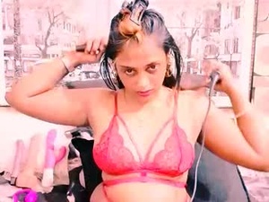 Screenshot from indianplaymate webcams