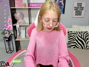 Screenshot from inferno_mia webcams