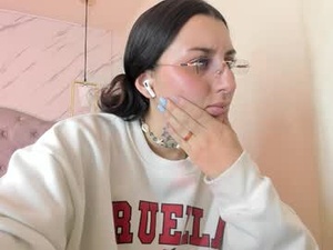 Screenshot from iris_77 webcams