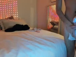 Screenshot from iris_roslin webcams