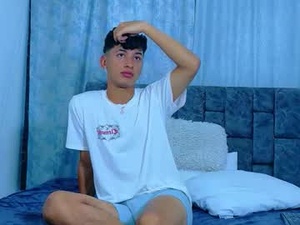 Screenshot from ithan_kingtwin webcams