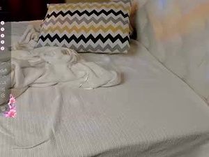 Screenshot from ivy__ross webcams