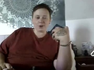 Screenshot from ivy_dani webcams