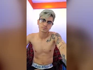Screenshot from izan_tatto webcams