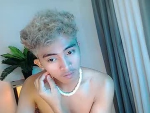 Screenshot from jaysee_hugecox webcams